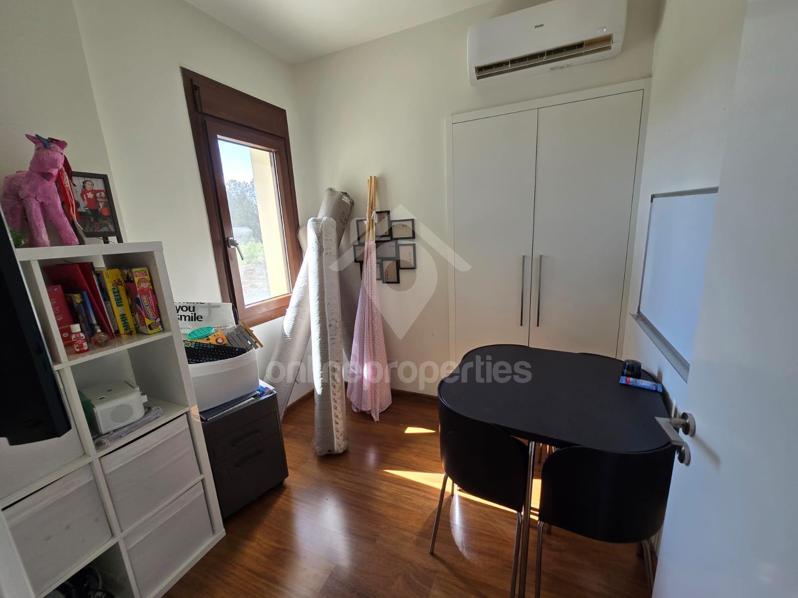 To change image, hover mouse over thumbnails below