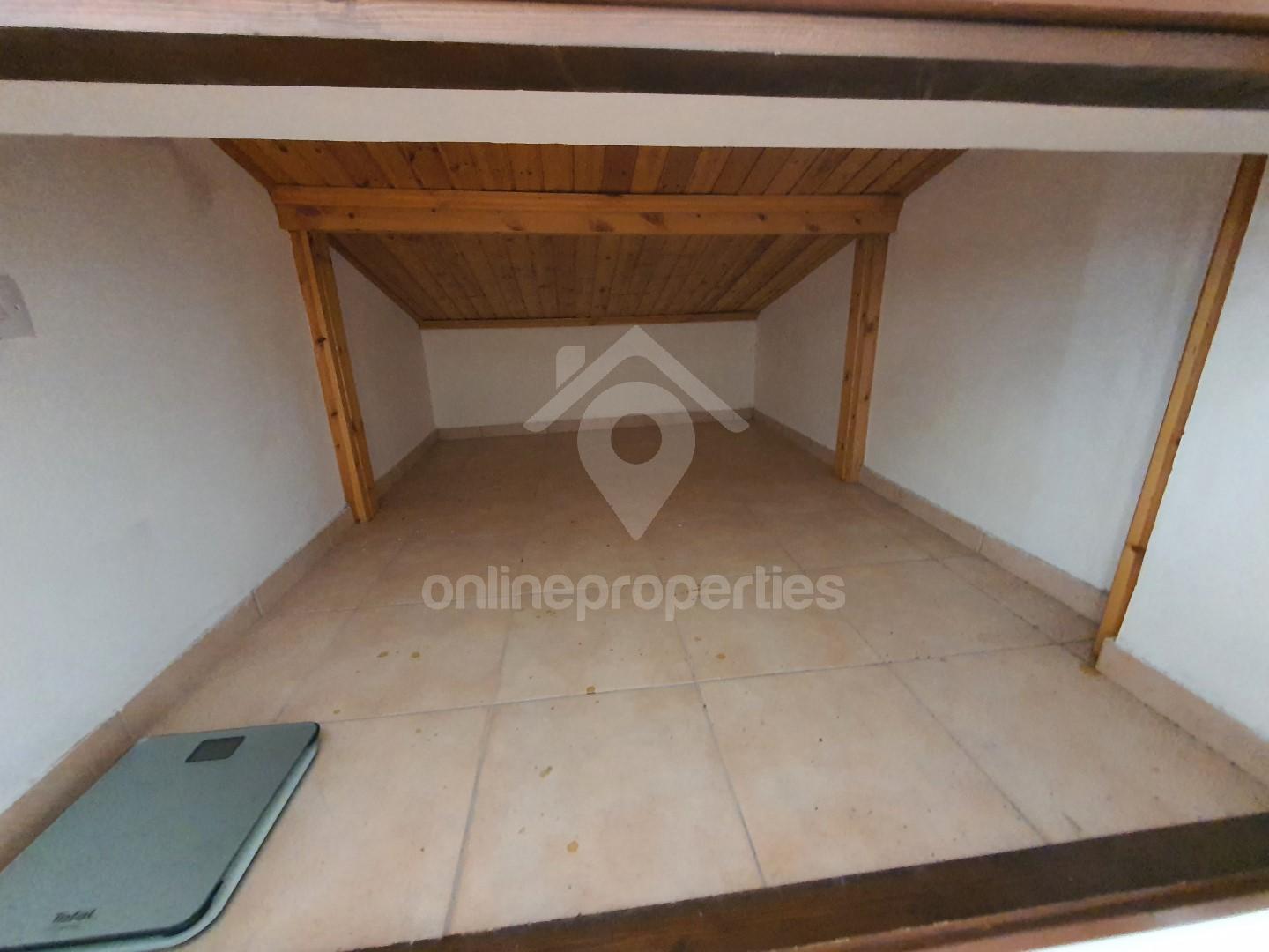 To change image, hover mouse over thumbnails below