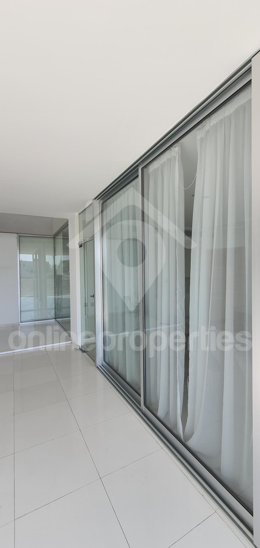 To change image, hover mouse over thumbnails below