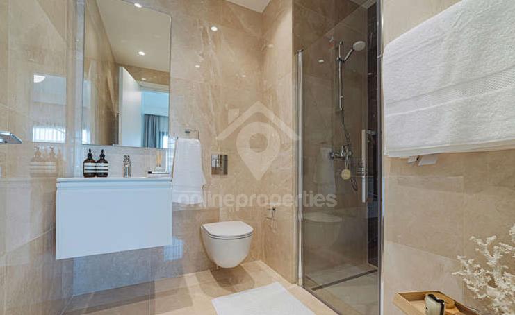 To change image, hover mouse over thumbnails below