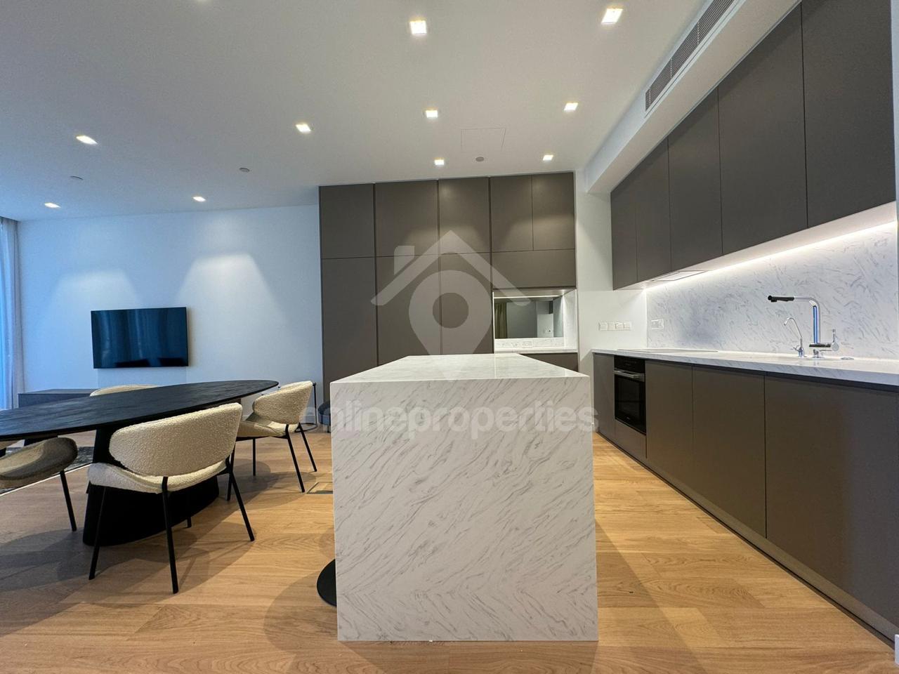 To change image, hover mouse over thumbnails below