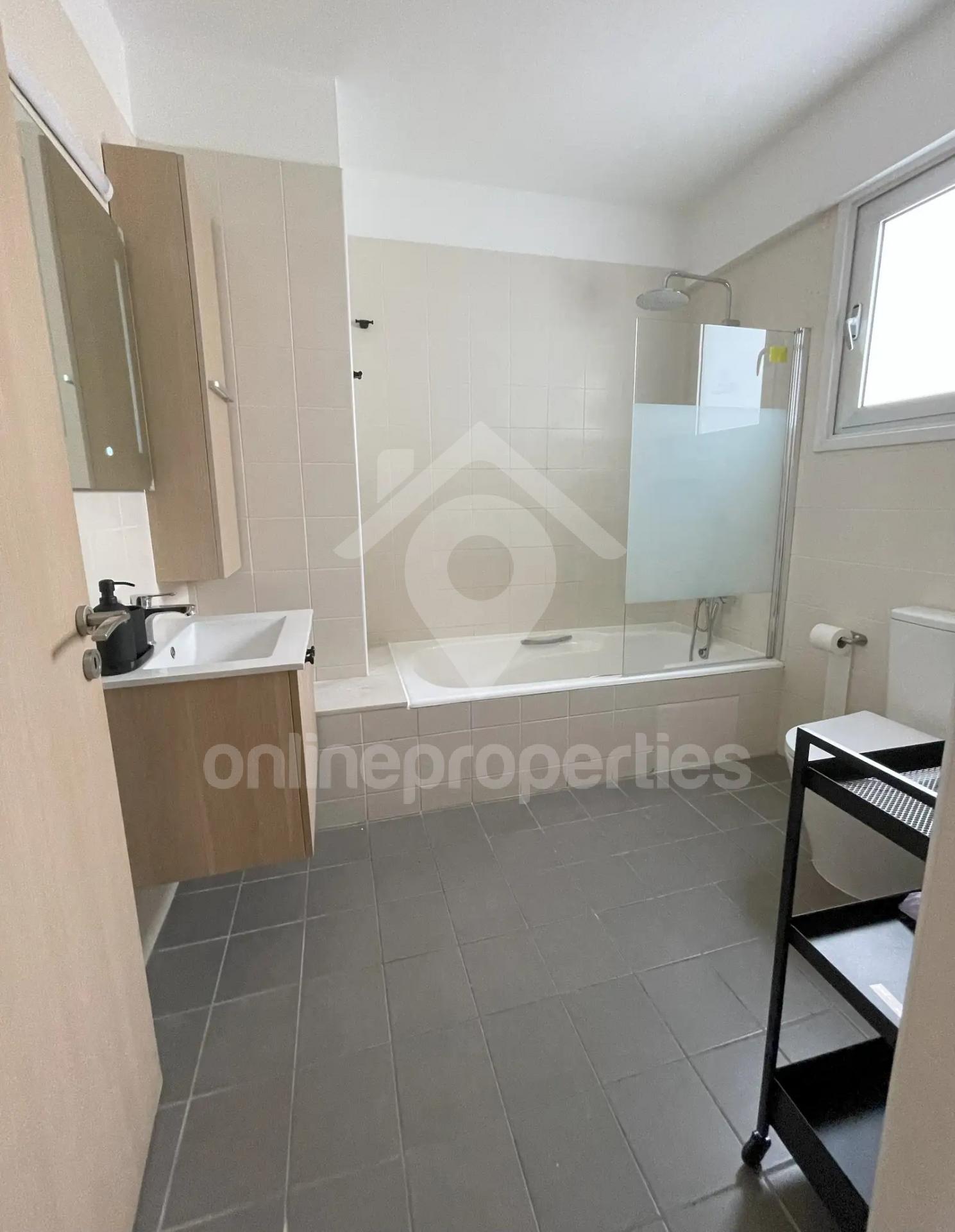 To change image, hover mouse over thumbnails below