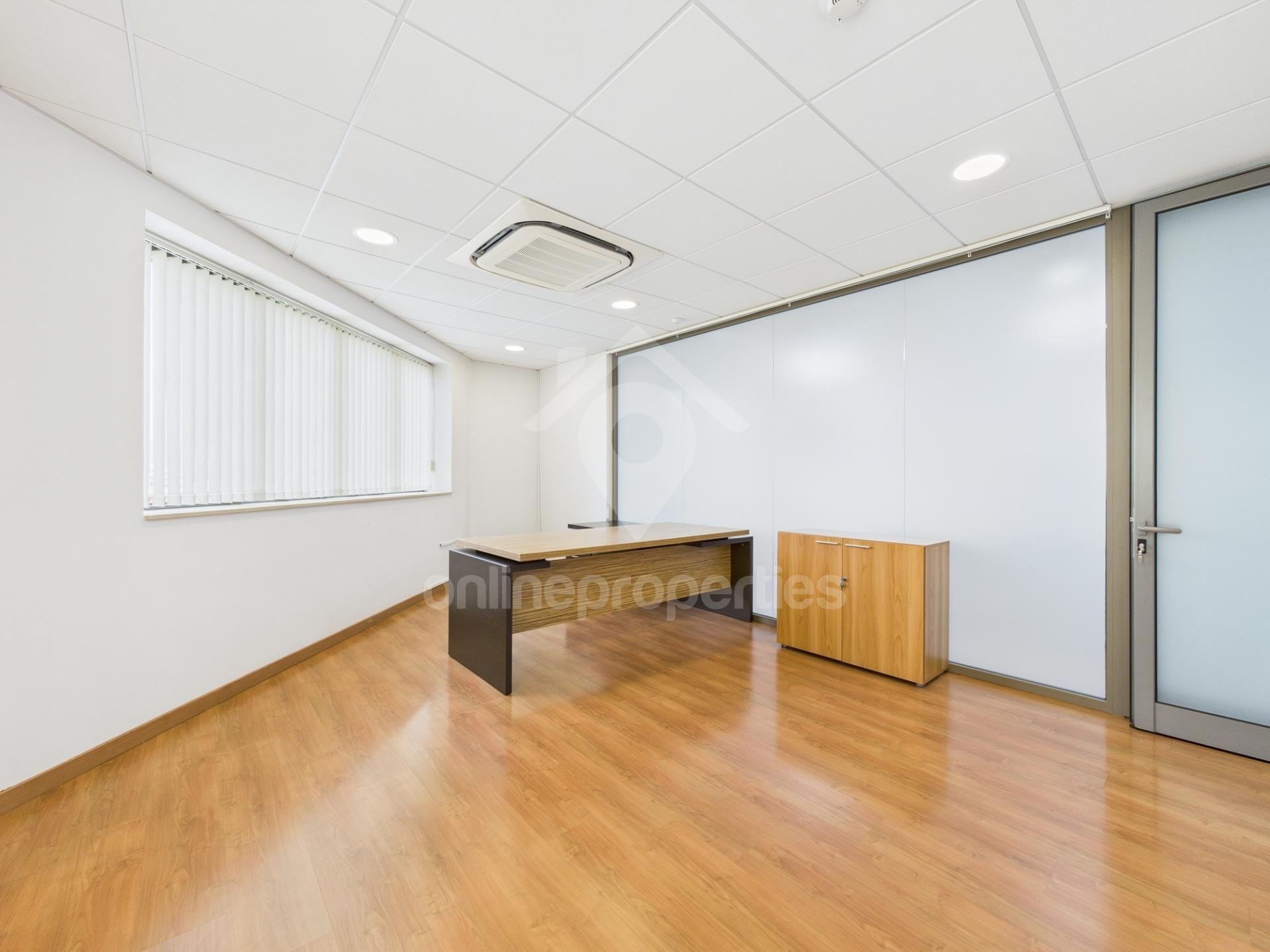 To change image, hover mouse over thumbnails below