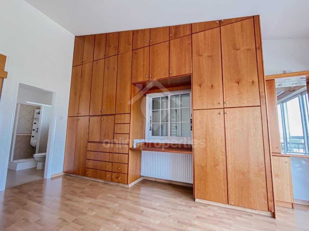 To change image, hover mouse over thumbnails below