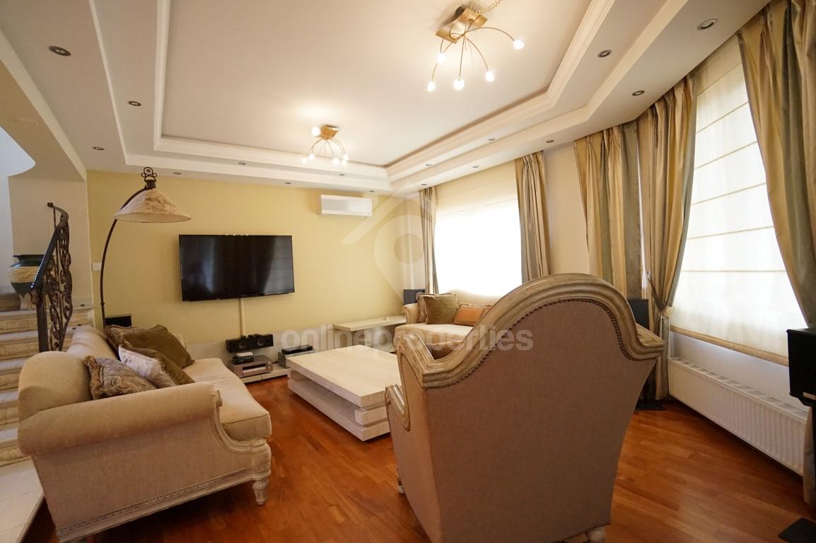 To change image, hover mouse over thumbnails below