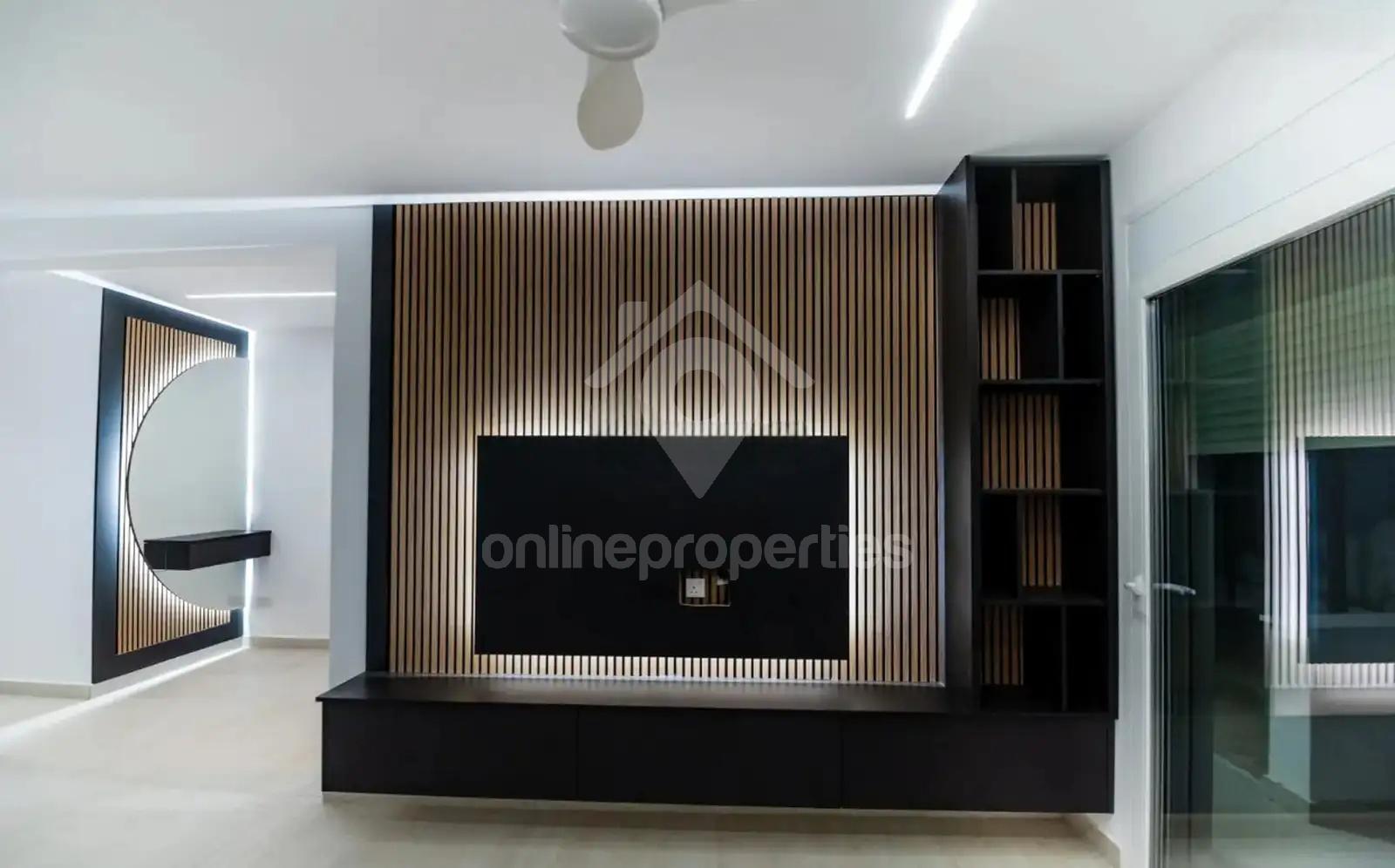 To change image, hover mouse over thumbnails below