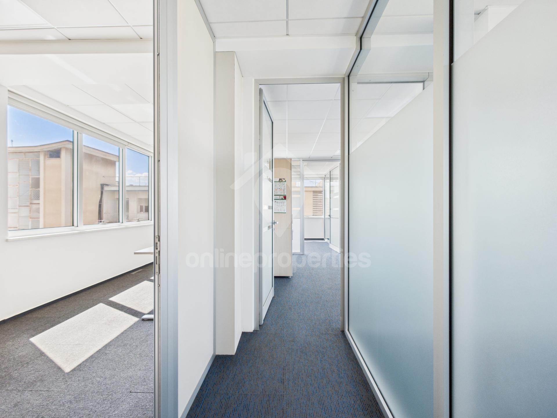 To change image, hover mouse over thumbnails below