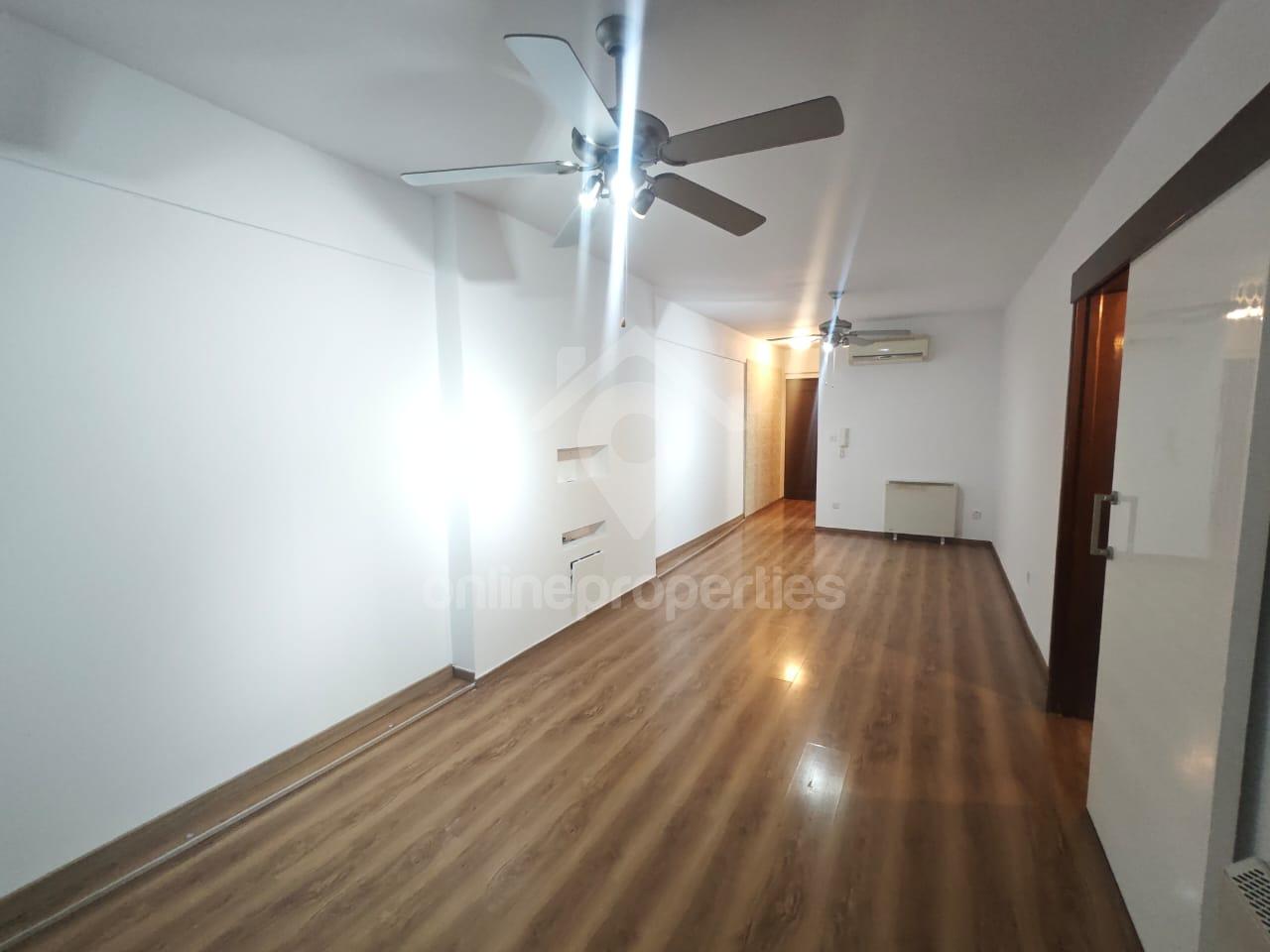 To change image, hover mouse over thumbnails below