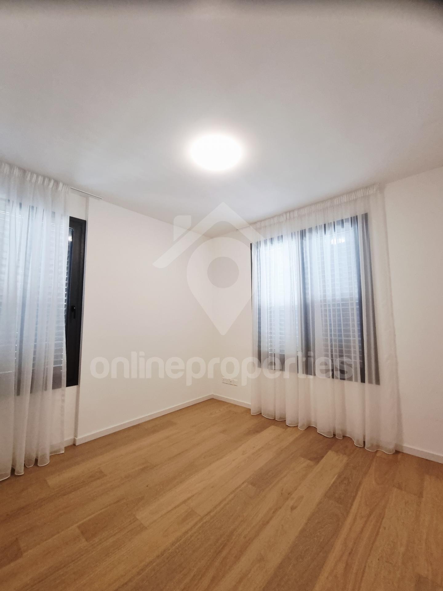 To change image, hover mouse over thumbnails below