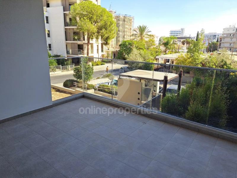 To change image, hover mouse over thumbnails below