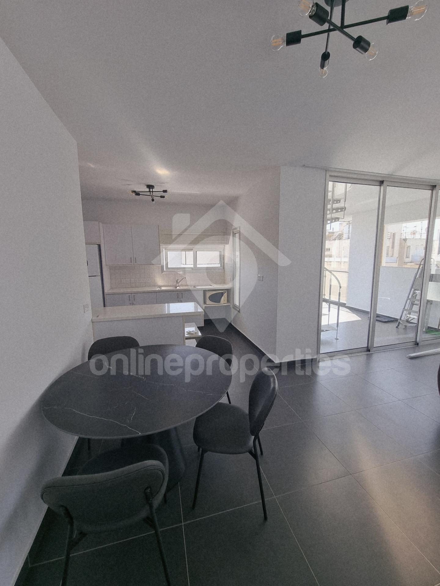 To change image, hover mouse over thumbnails below