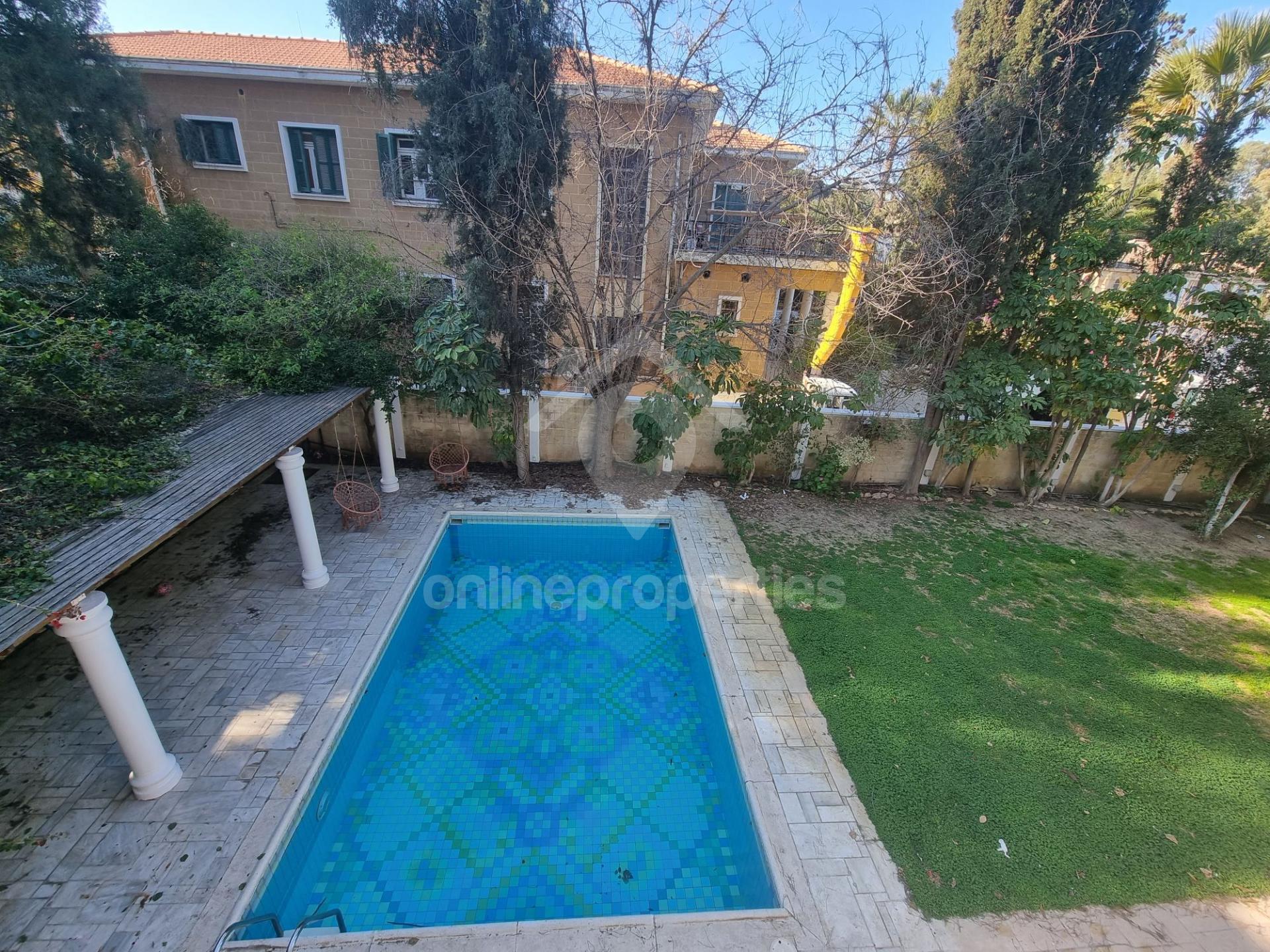 To change image, hover mouse over thumbnails below