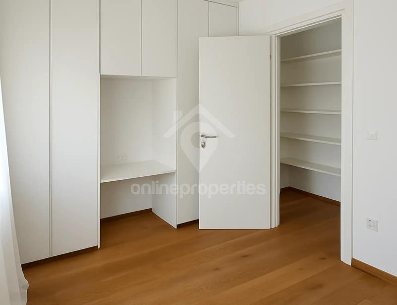 To change image, hover mouse over thumbnails below