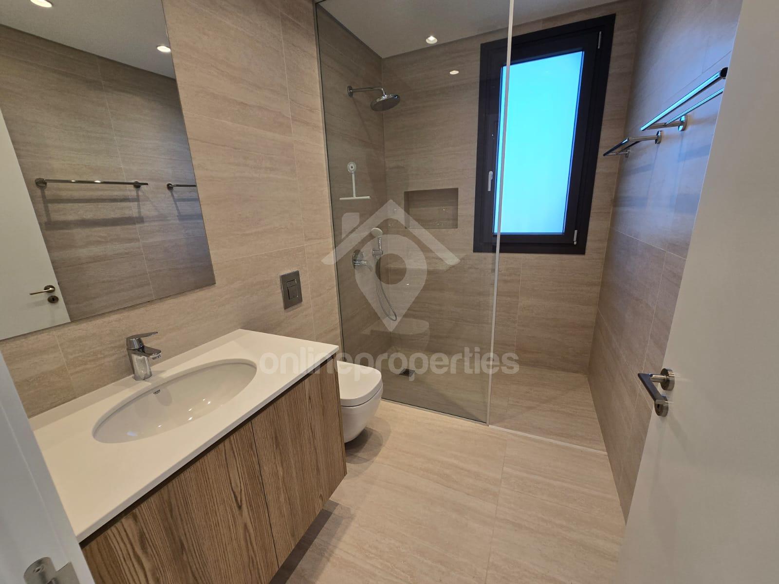 To change image, hover mouse over thumbnails below