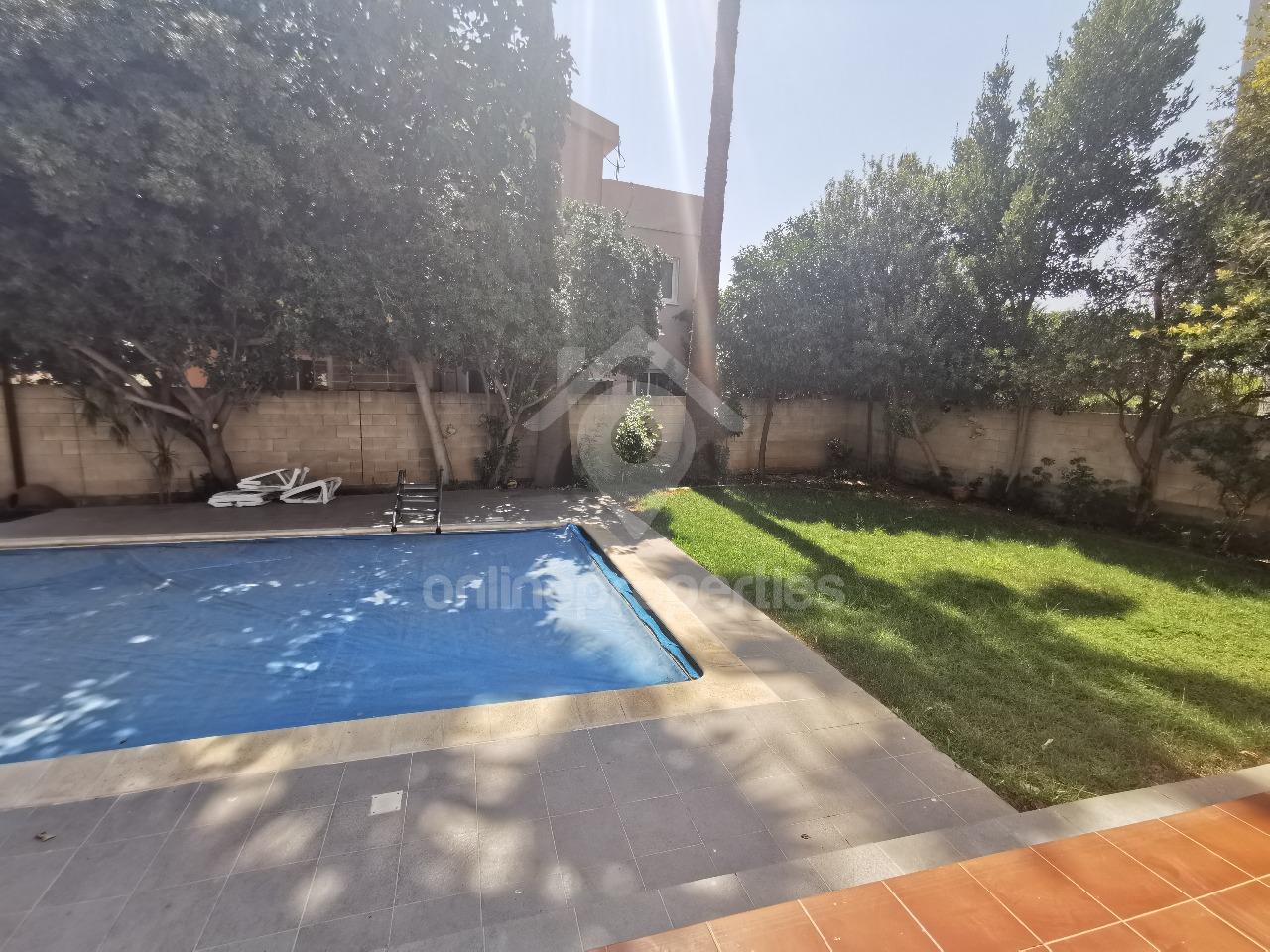 To change image, hover mouse over thumbnails below