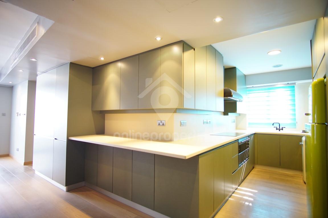 To change image, hover mouse over thumbnails below