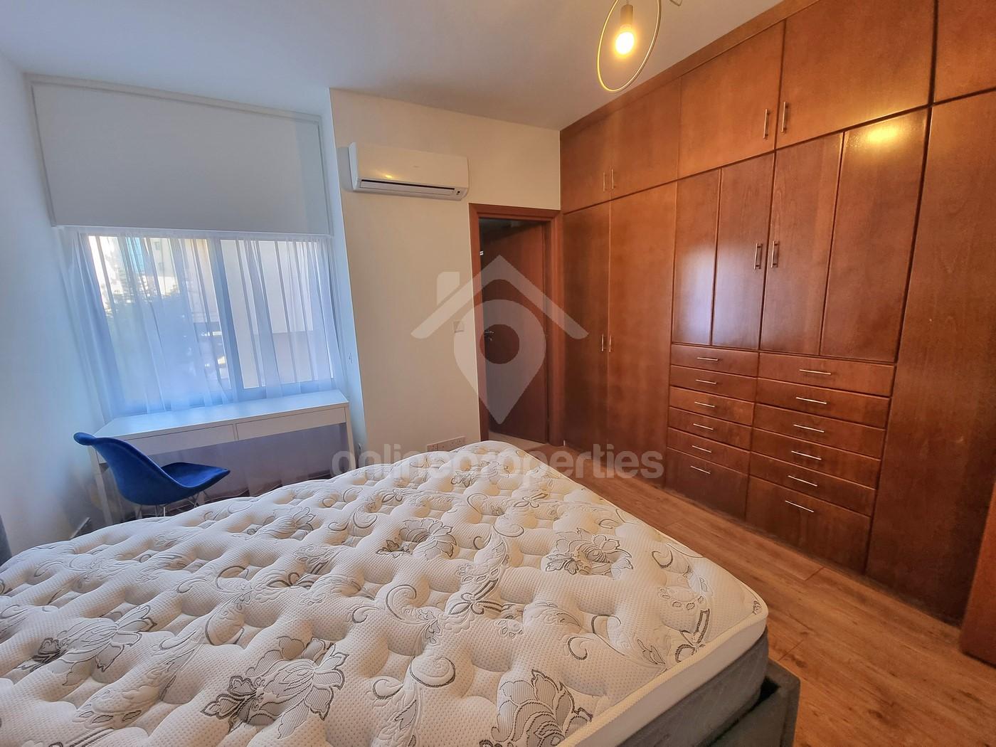 To change image, hover mouse over thumbnails below