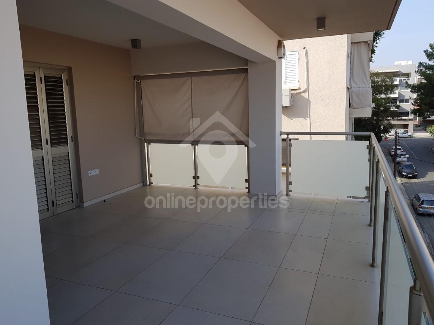 To change image, hover mouse over thumbnails below