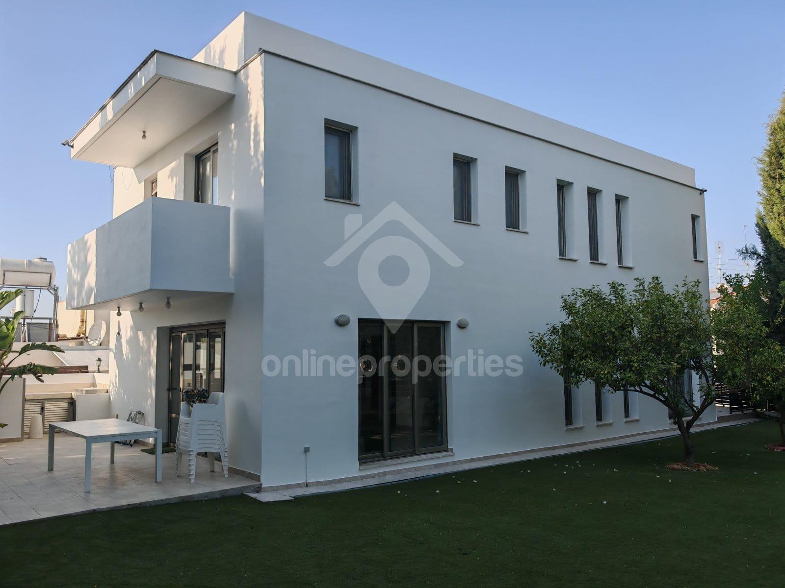 To change image, hover mouse over thumbnails below