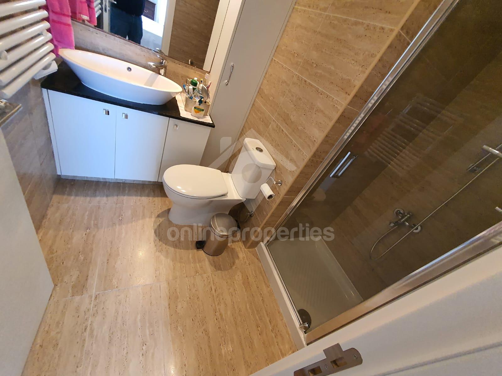 To change image, hover mouse over thumbnails below