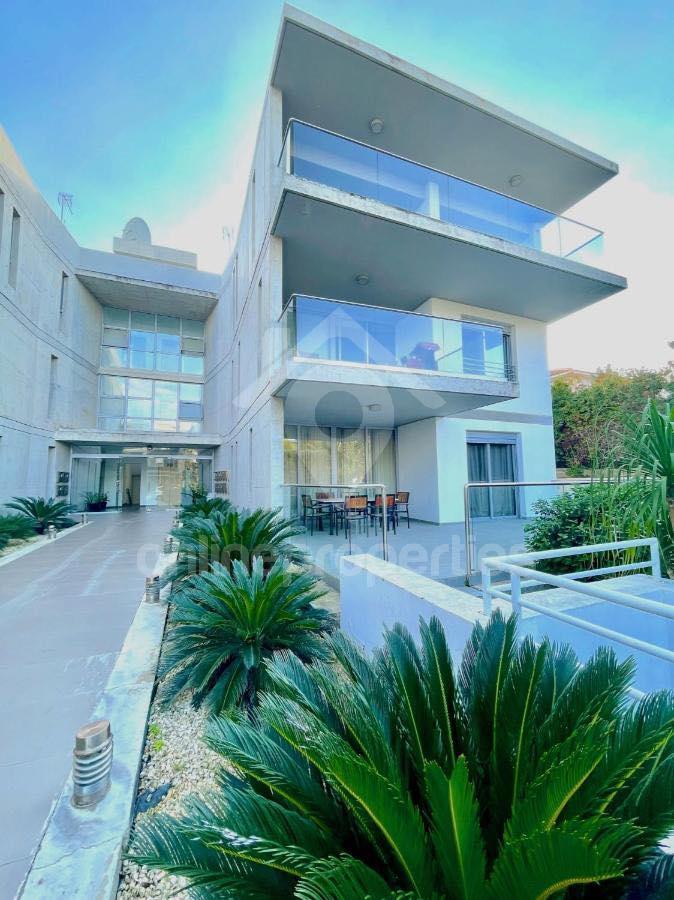 To change image, hover mouse over thumbnails below