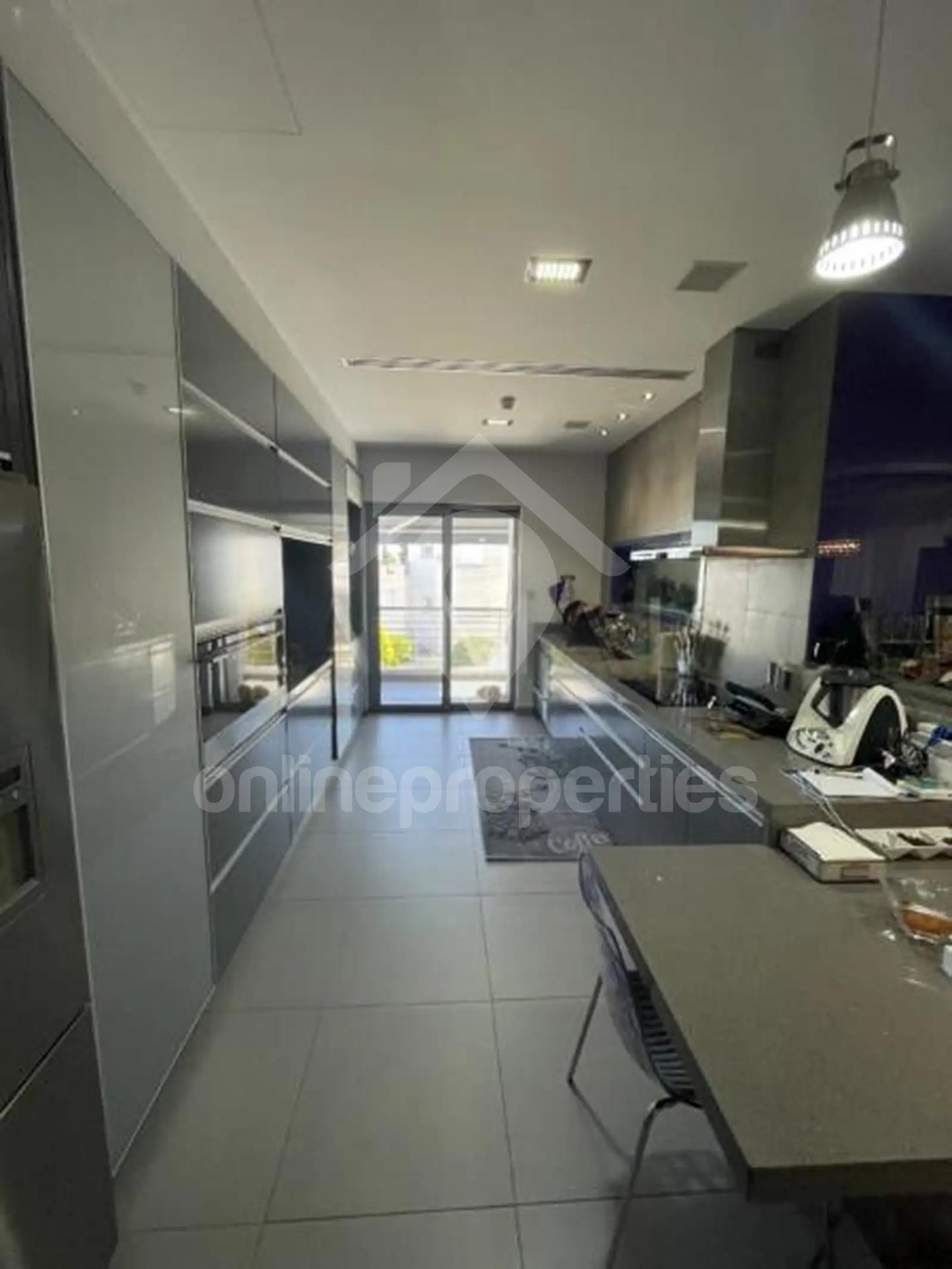 To change image, hover mouse over thumbnails below