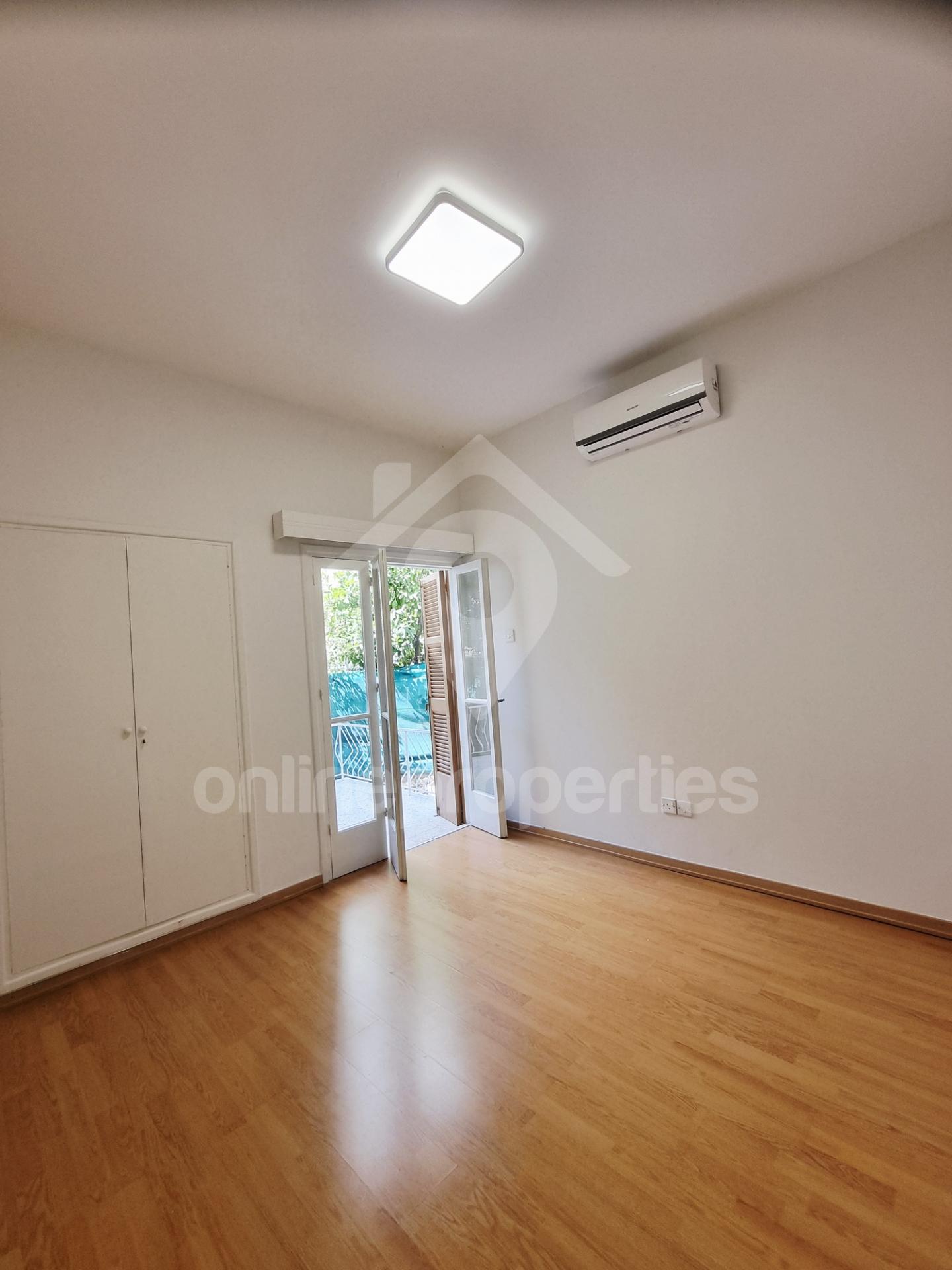 To change image, hover mouse over thumbnails below