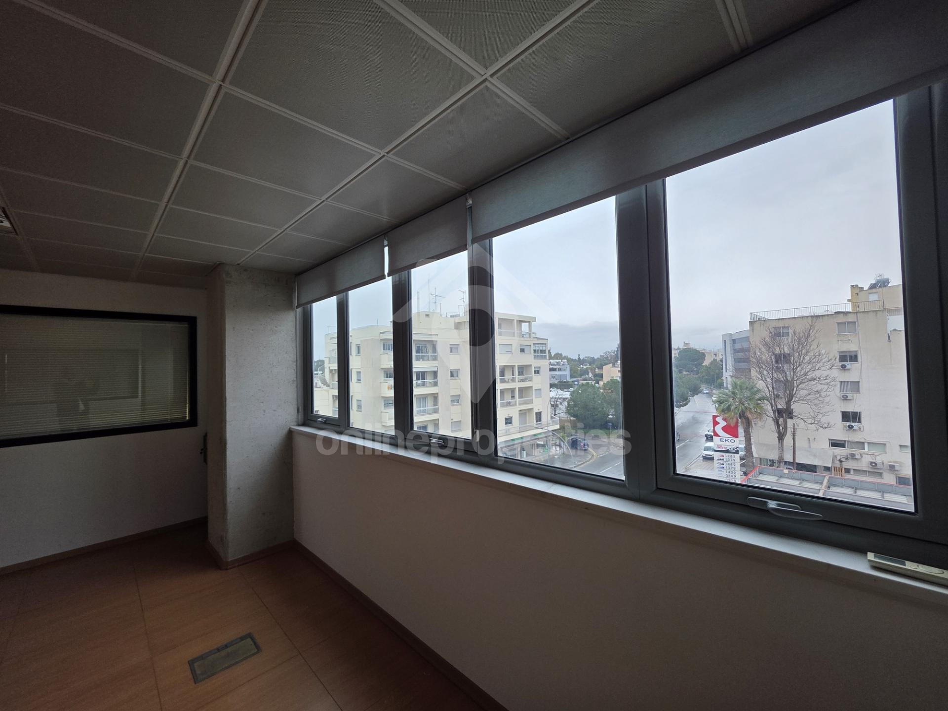 To change image, hover mouse over thumbnails below