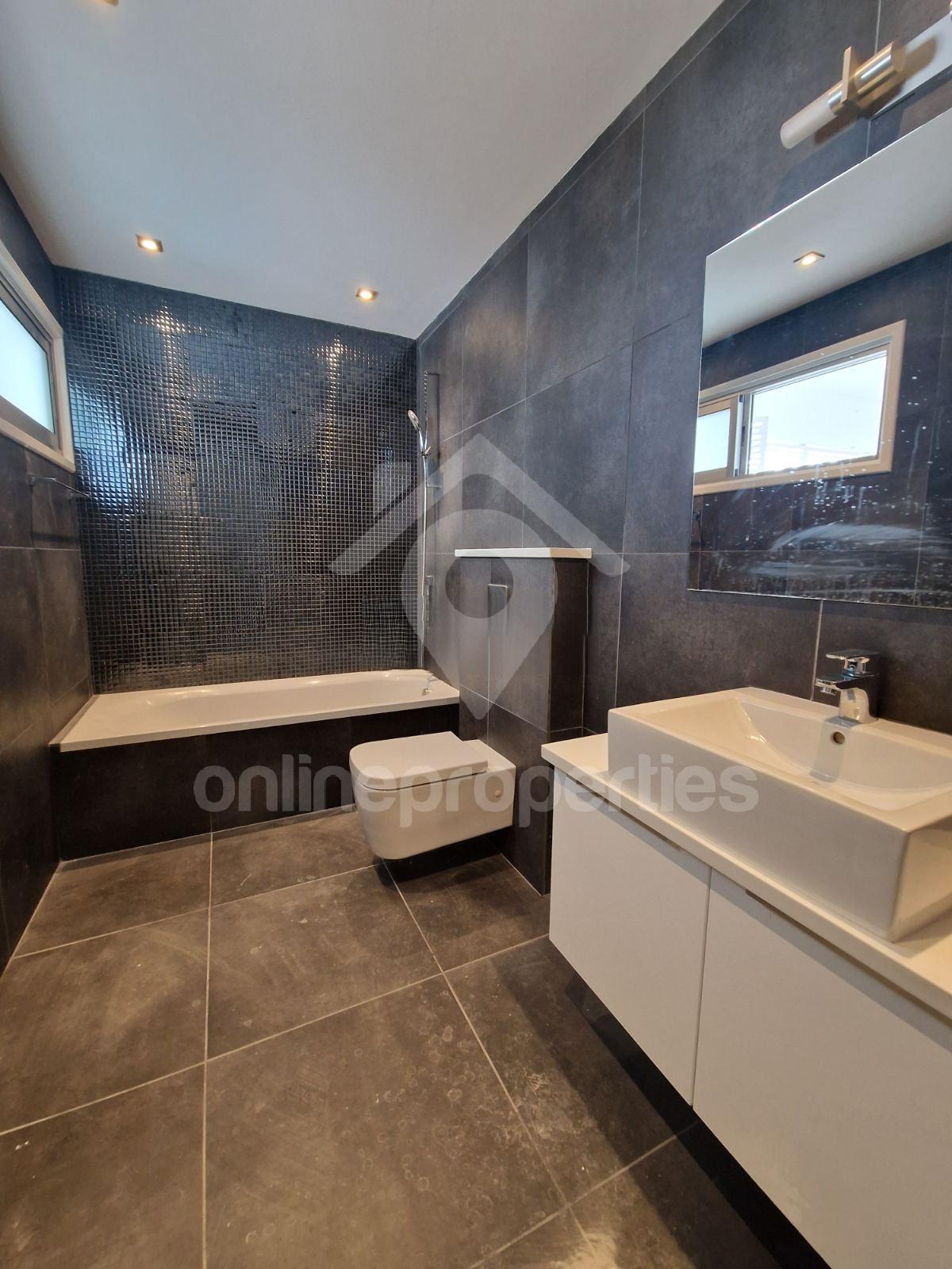 To change image, hover mouse over thumbnails below