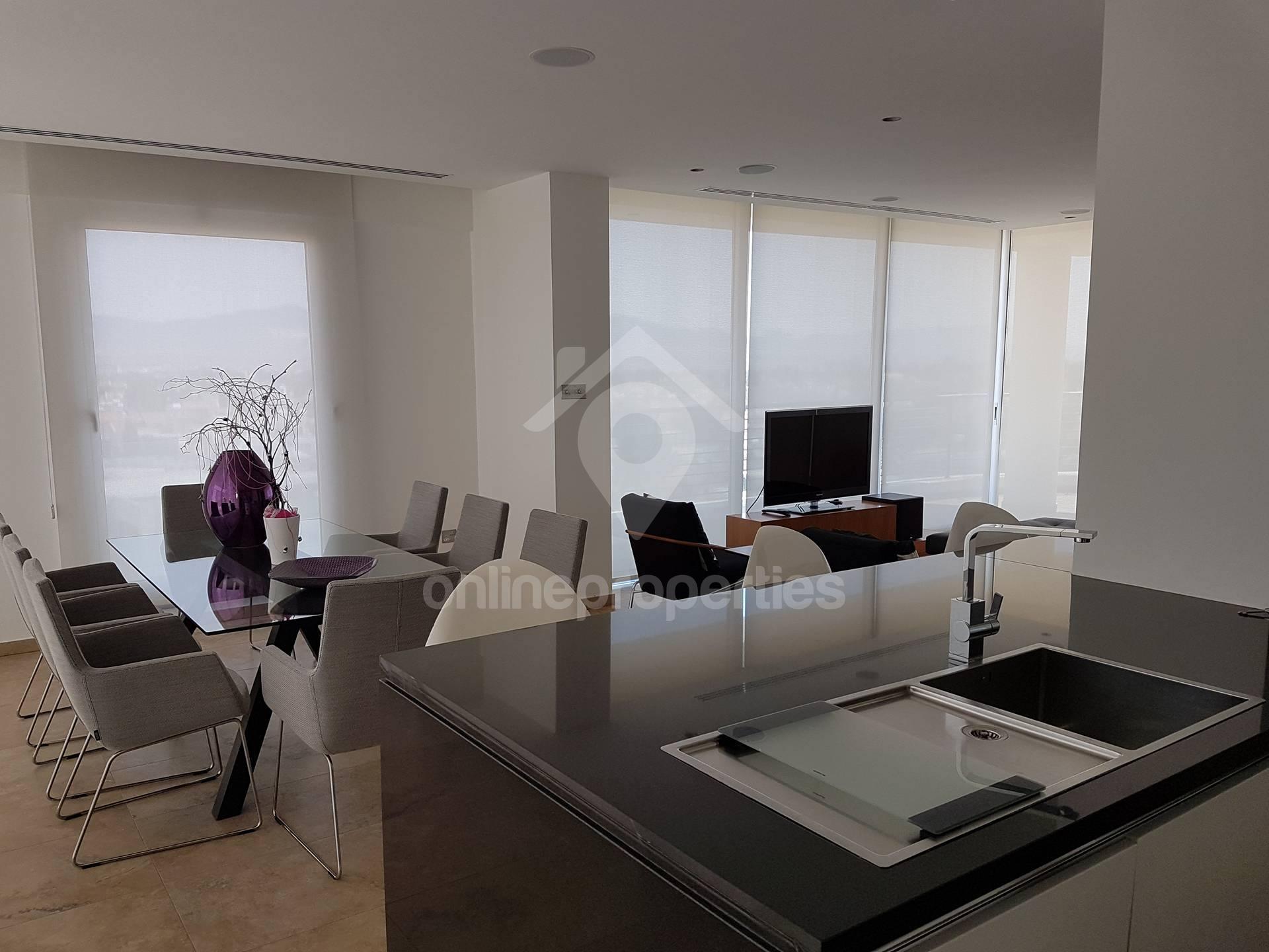 To change image, hover mouse over thumbnails below