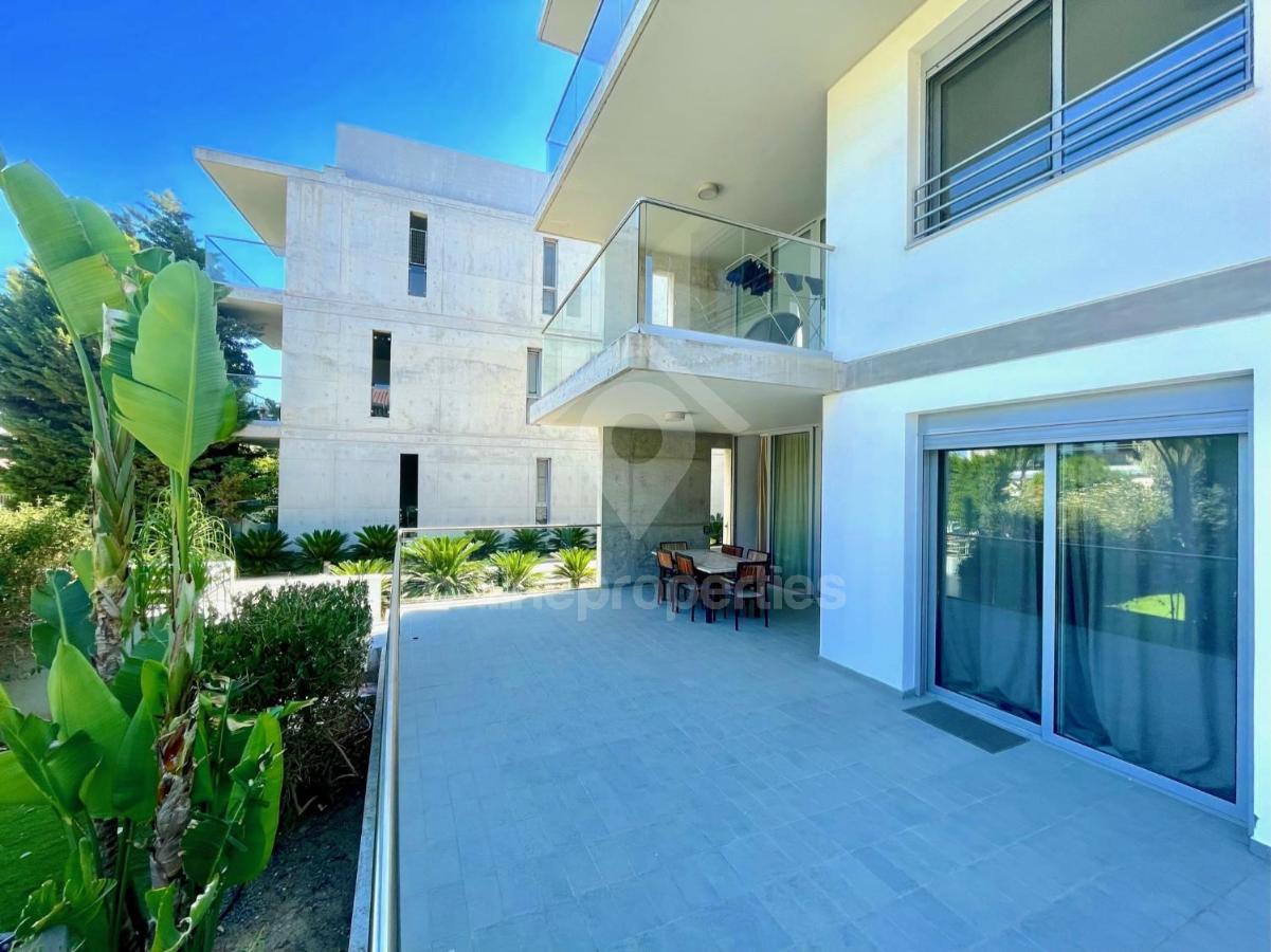 To change image, hover mouse over thumbnails below