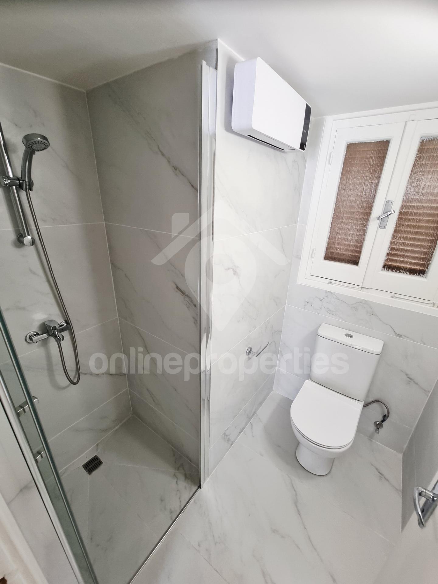 To change image, hover mouse over thumbnails below