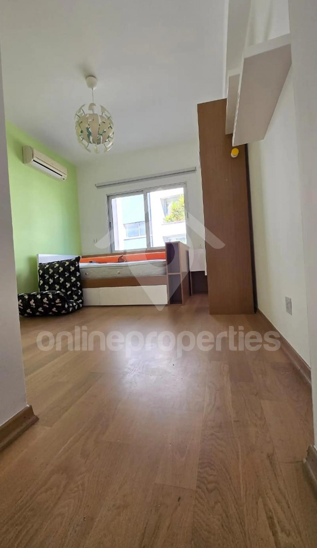 To change image, hover mouse over thumbnails below