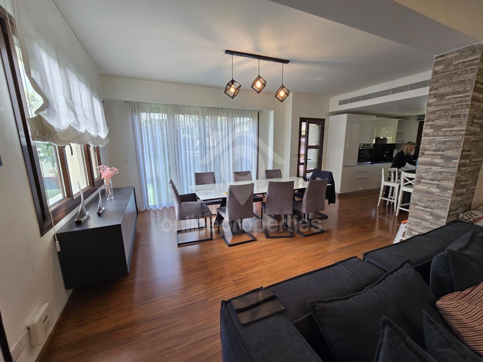 To change image, hover mouse over thumbnails below