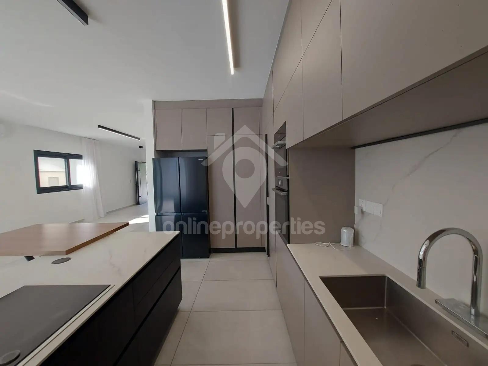 To change image, hover mouse over thumbnails below