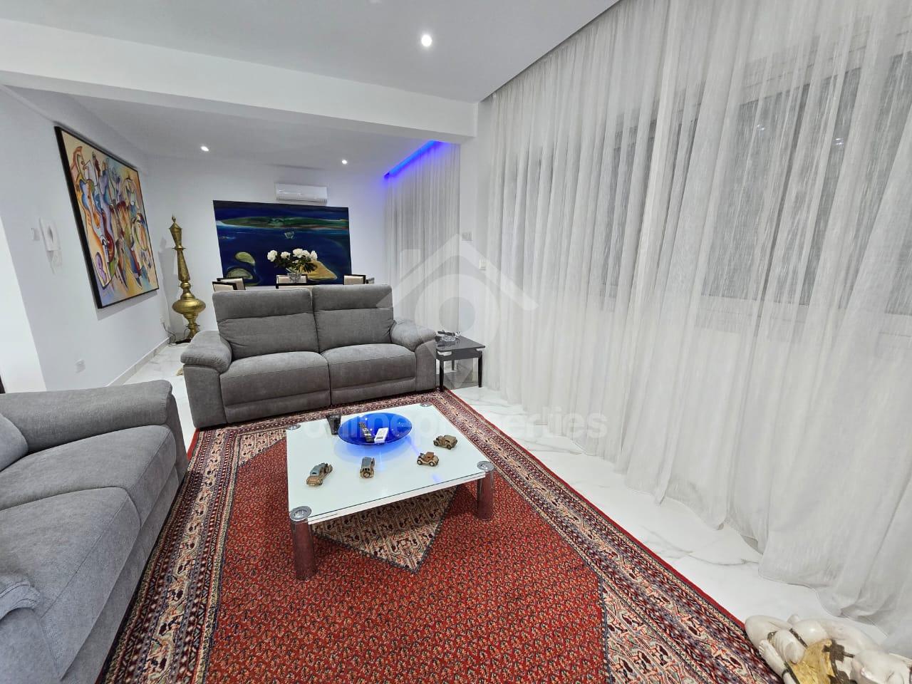 To change image, hover mouse over thumbnails below