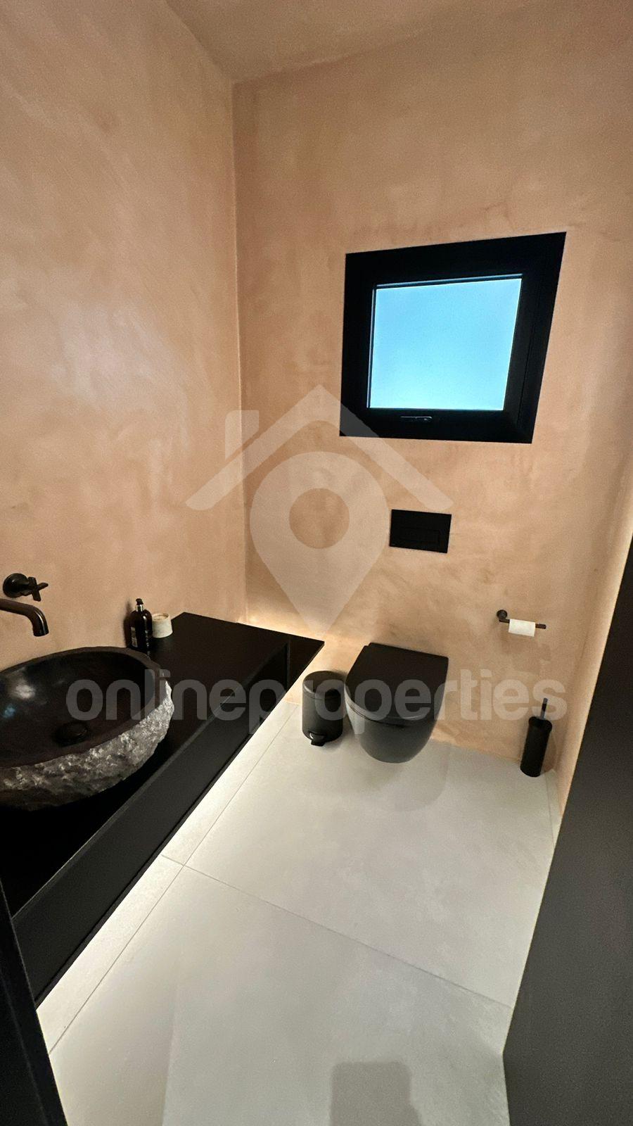 To change image, hover mouse over thumbnails below