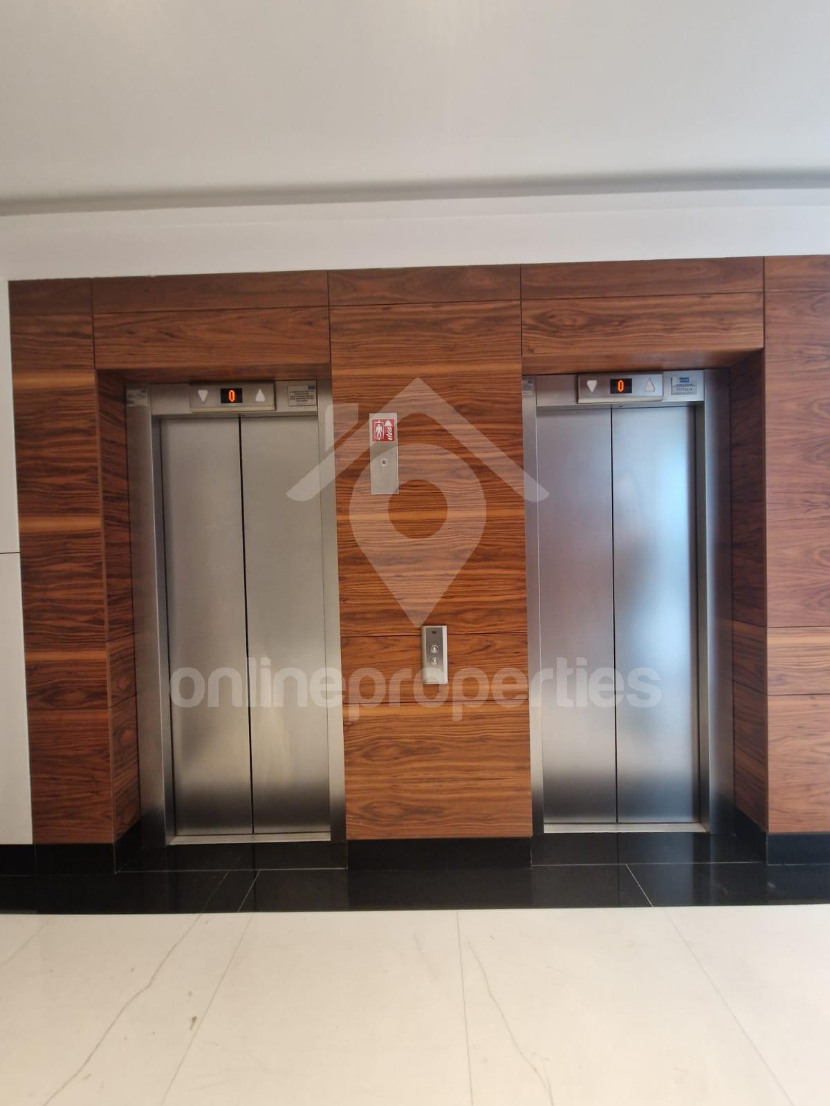 To change image, hover mouse over thumbnails below