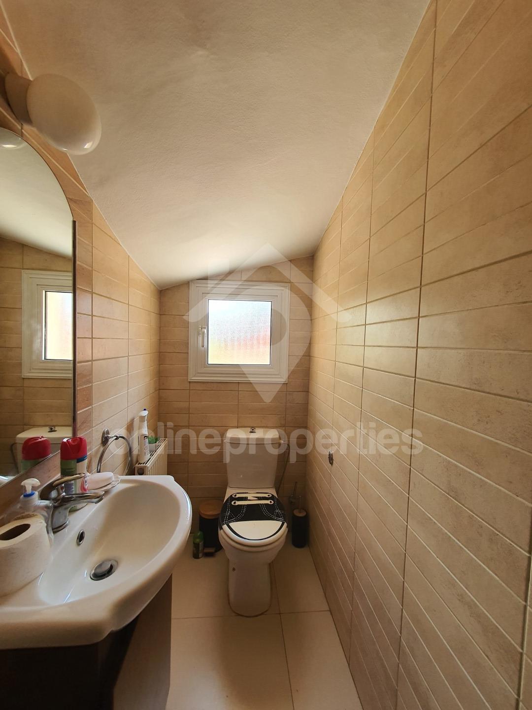 To change image, hover mouse over thumbnails below