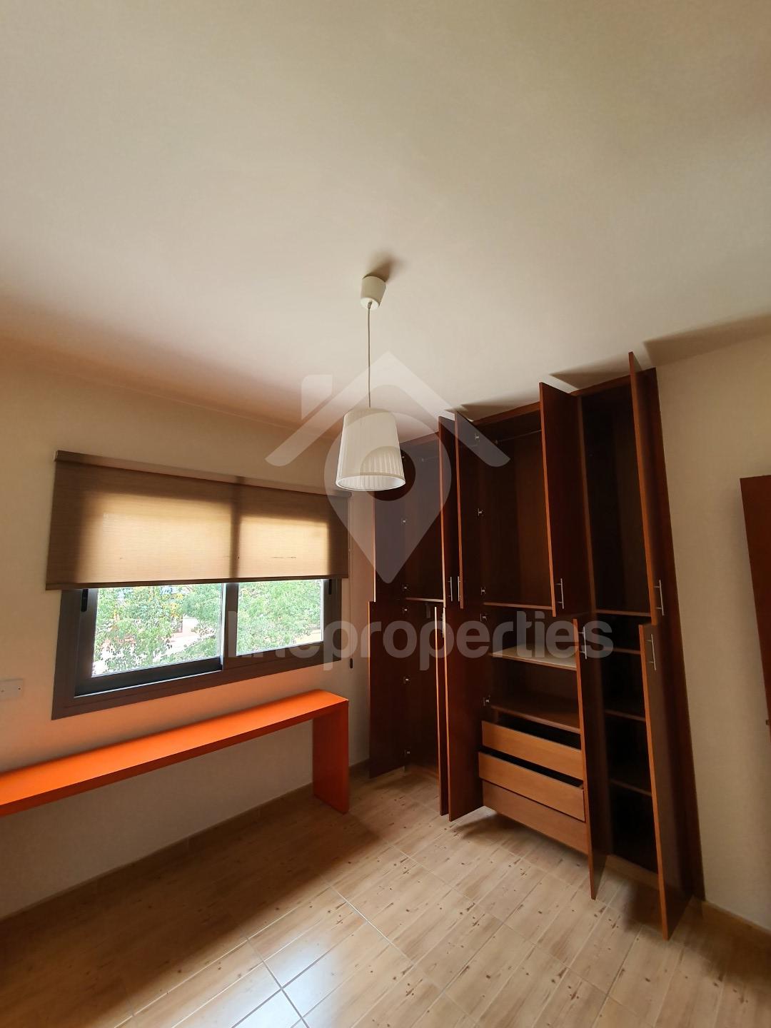 To change image, hover mouse over thumbnails below