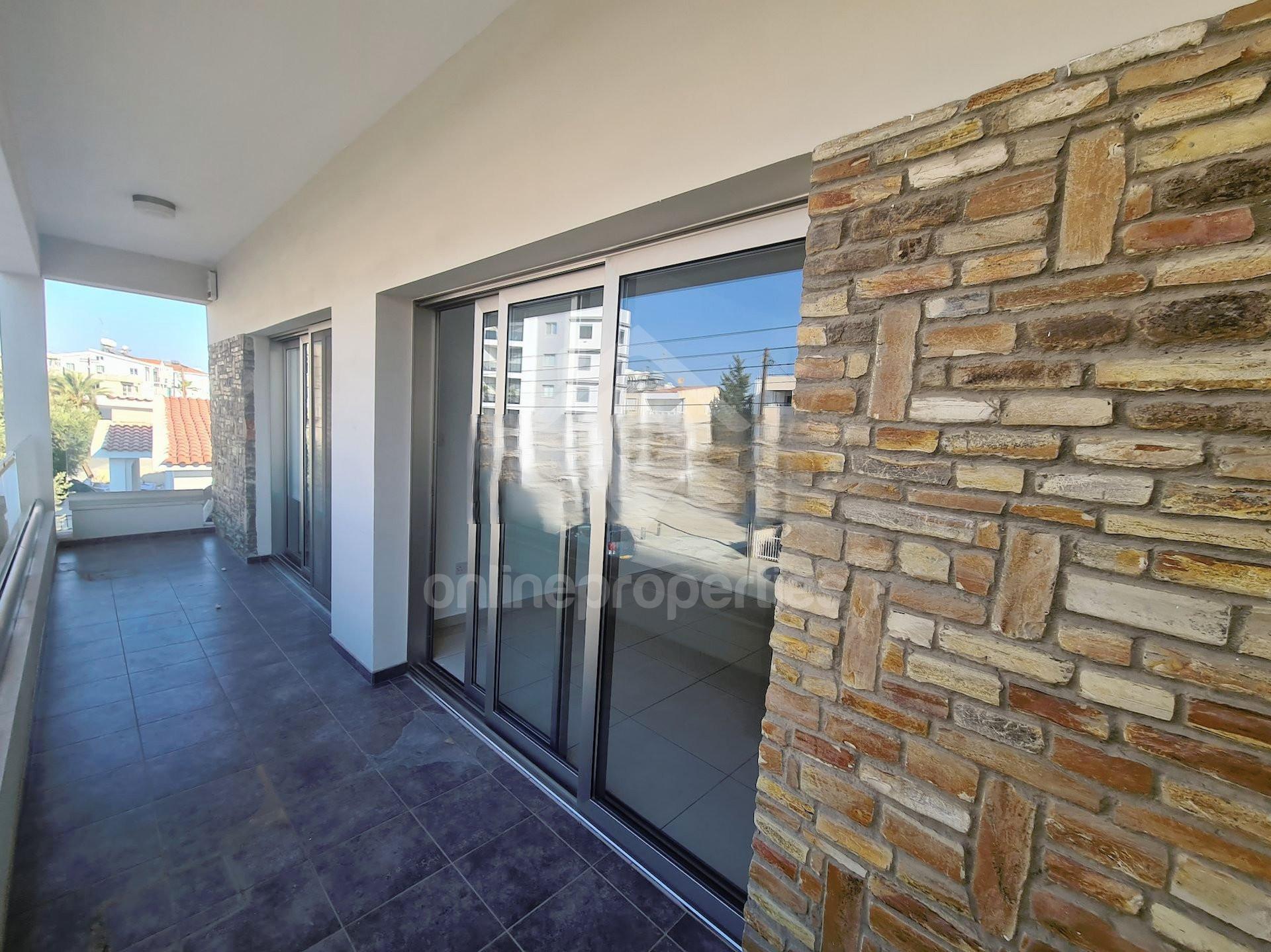 To change image, hover mouse over thumbnails below