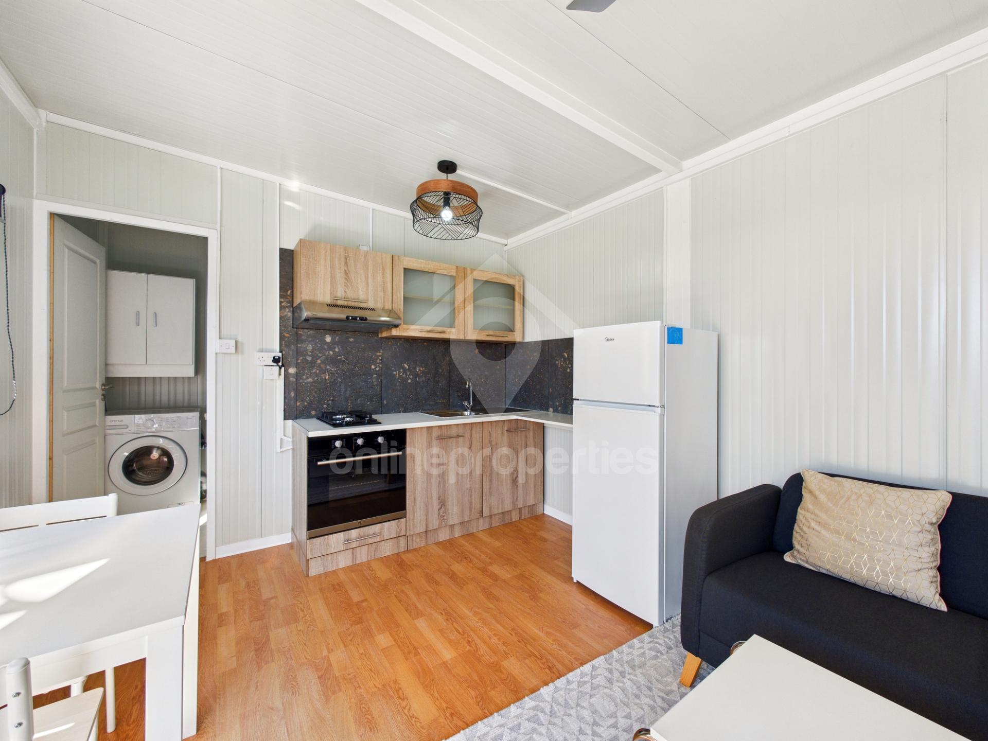 To change image, hover mouse over thumbnails below