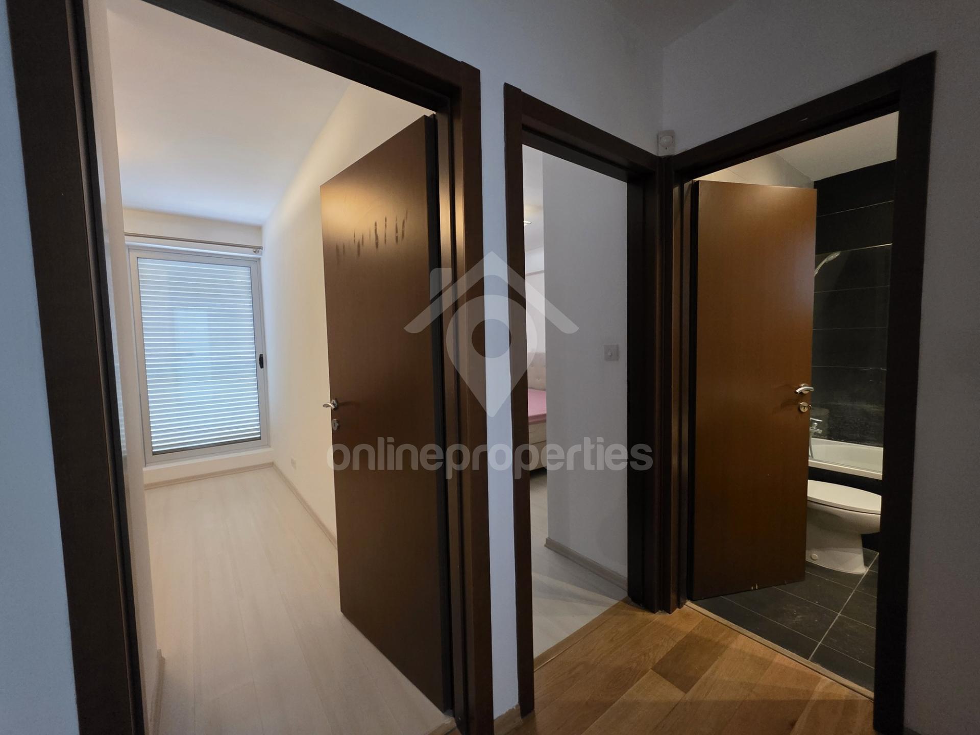 To change image, hover mouse over thumbnails below