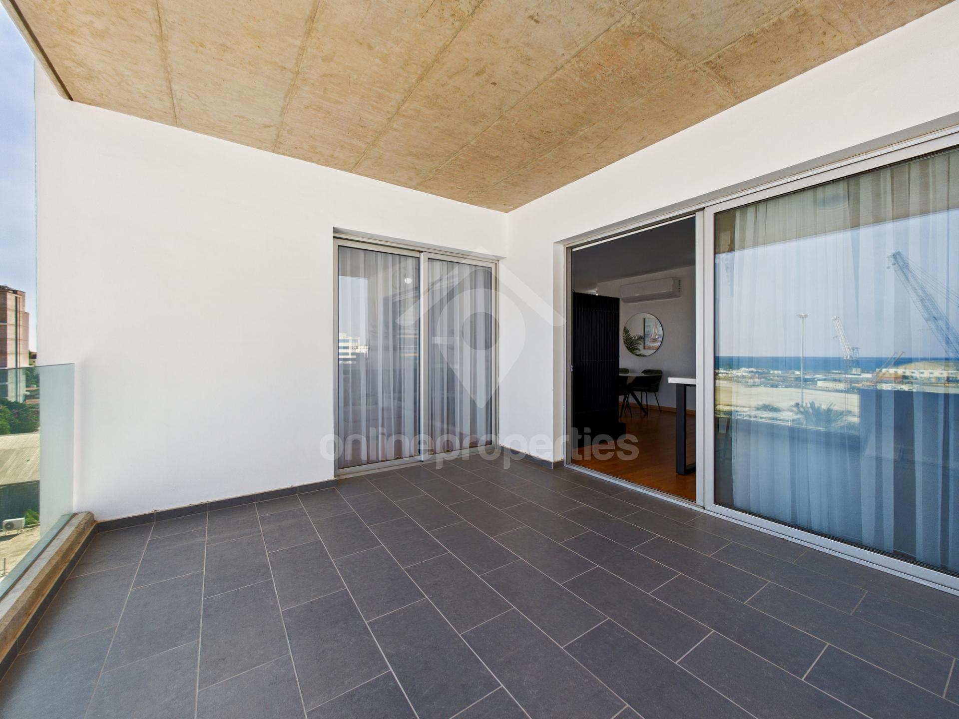 To change image, hover mouse over thumbnails below