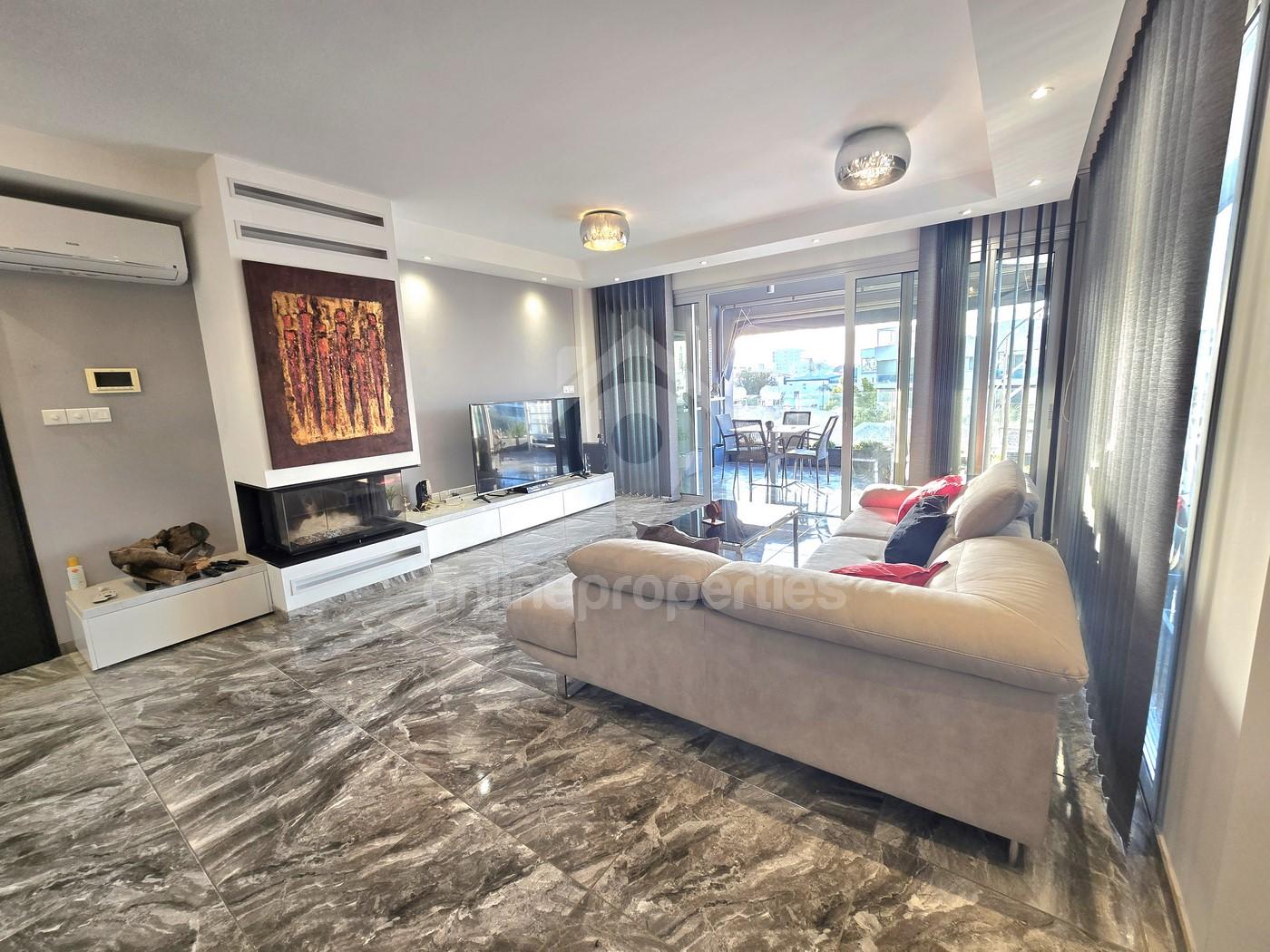 To change image, hover mouse over thumbnails below