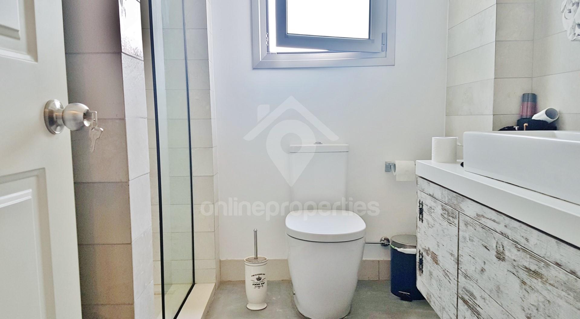 To change image, hover mouse over thumbnails below