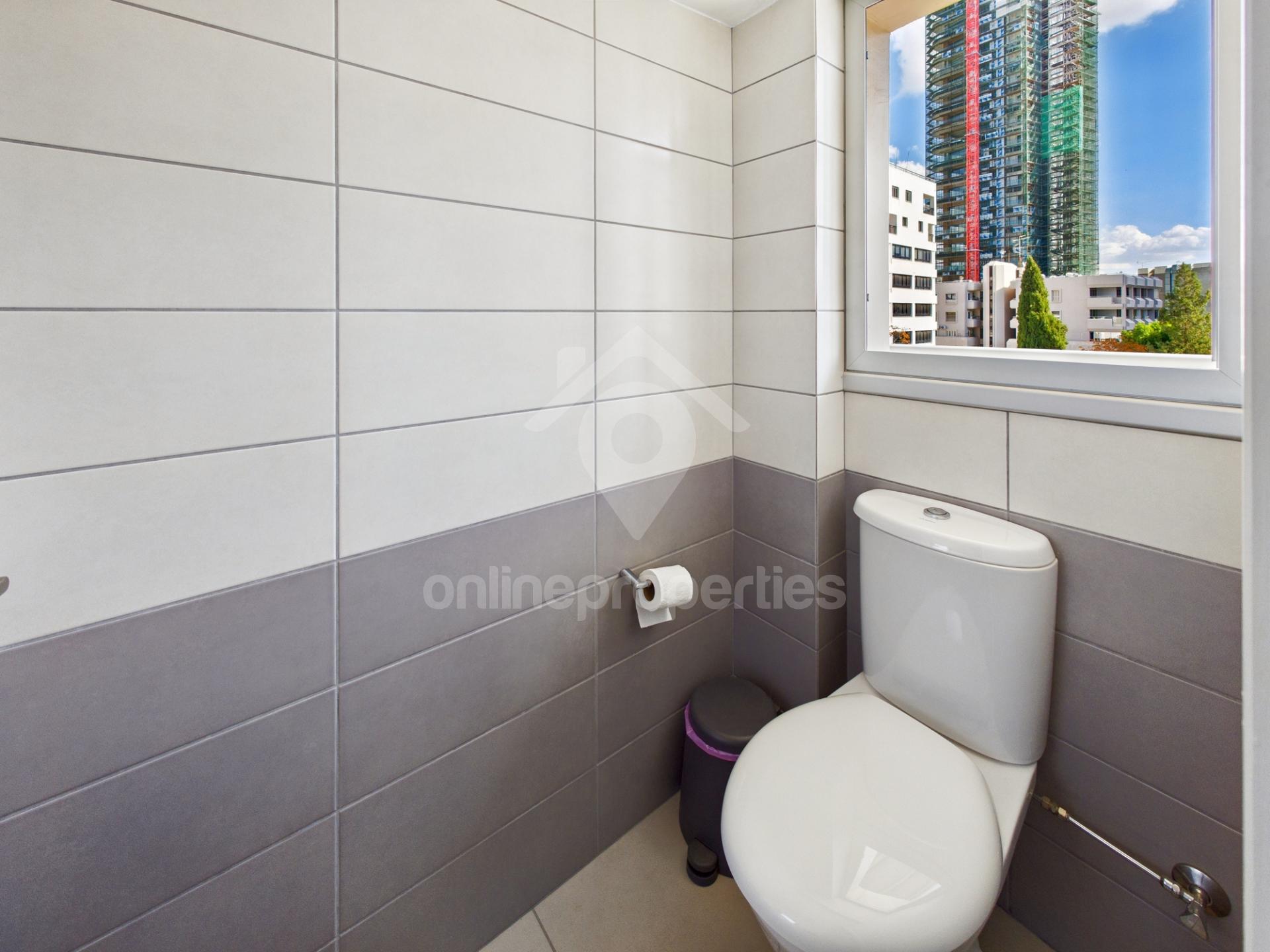 To change image, hover mouse over thumbnails below