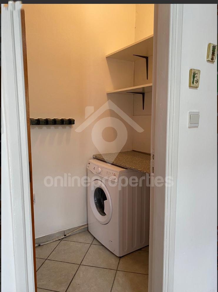 To change image, hover mouse over thumbnails below