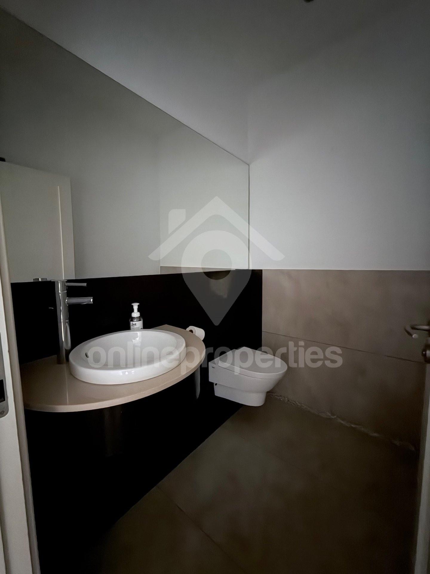 To change image, hover mouse over thumbnails below