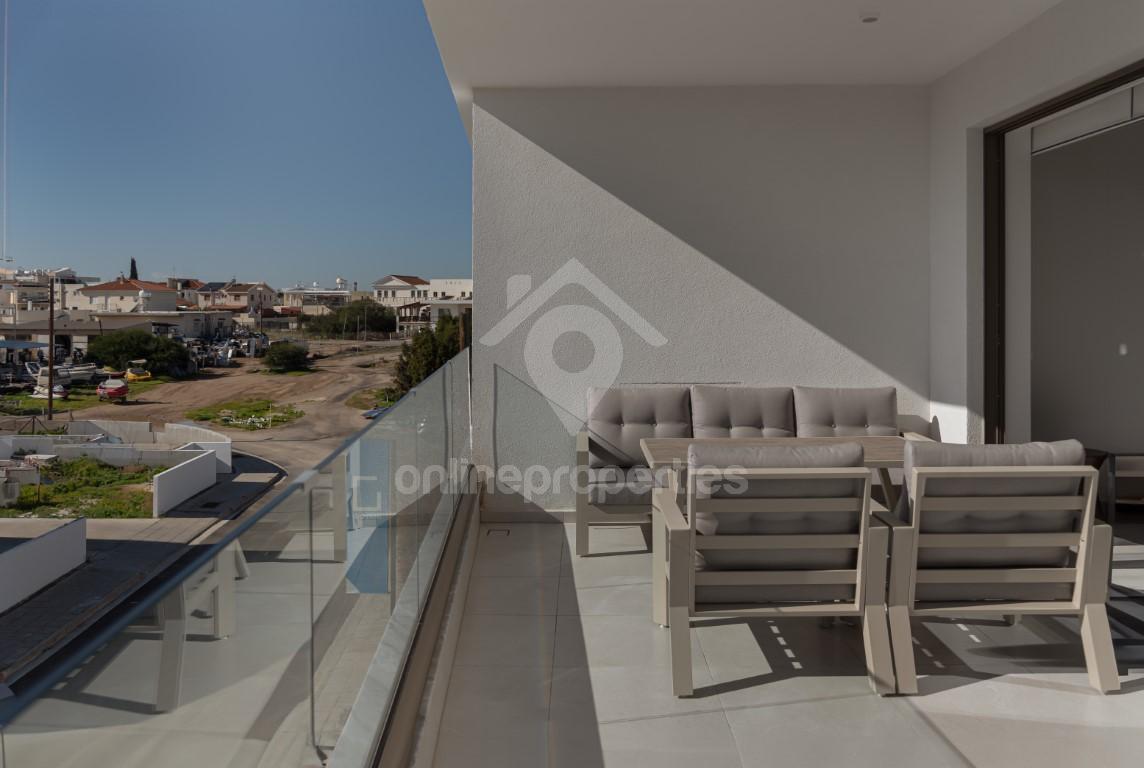 To change image, hover mouse over thumbnails below